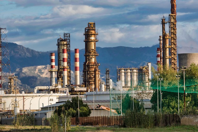 refinery-3400043_640.jpg