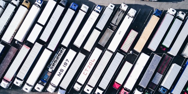 What about heavy truck drivers stealing oil? The editor teaches you to regulate!