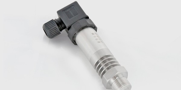 What are the advantages of diffused silicon pressure transmitters?